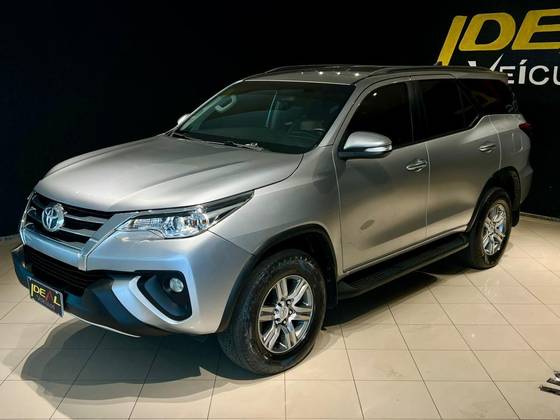 TOYOTA HILUX SW4 2.7 SR 4X2 16V FLEX 4P AUTOMÁTICO TOYOTA HILUX SW4 2.7 SR 4X2 16V FLEX 4P AUTOMÁTICO